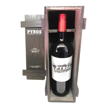 Pyros Single Vineyard Block No. 4 Malbec Magnumfles in houten kis
